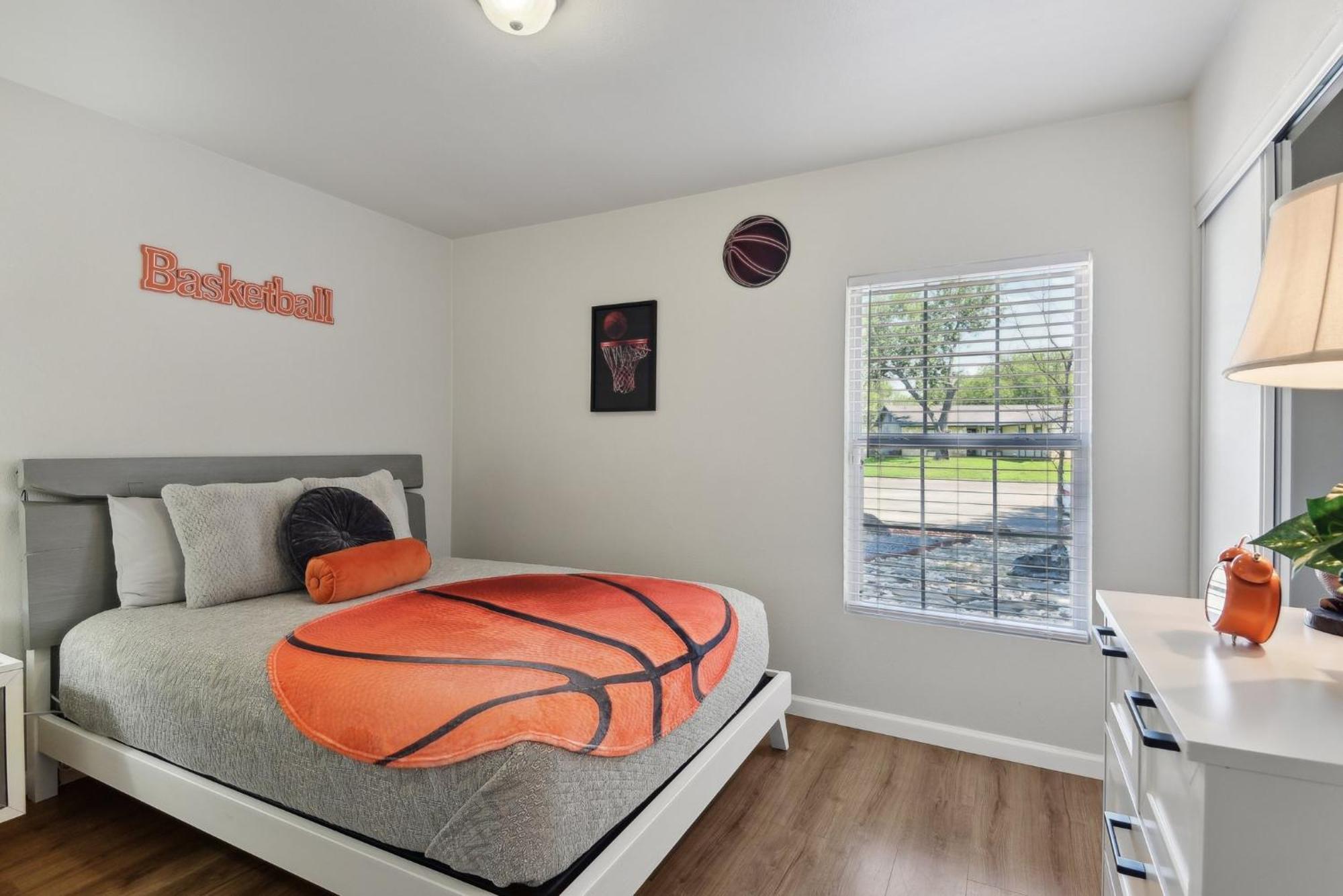Modern Rental Near Medical Center, Six Flags, Utsa, La Cantera, Lackland Afb