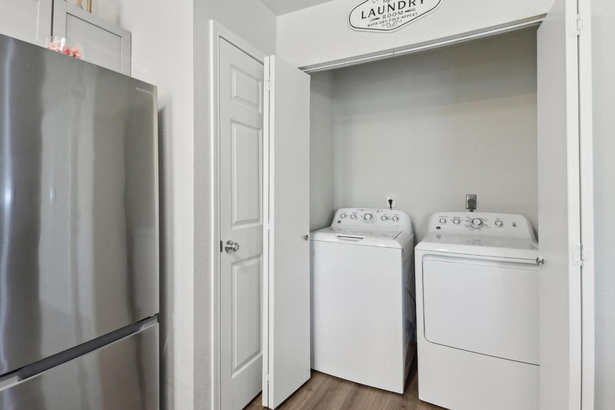 Modern Rental Near Medical Center, Six Flags, Utsa, La Cantera, Lackland Afb