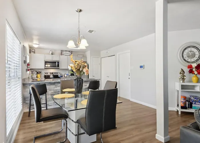 Modern Rental Near Medical Center, Six Flags, Utsa, La Cantera, Lackland Afb