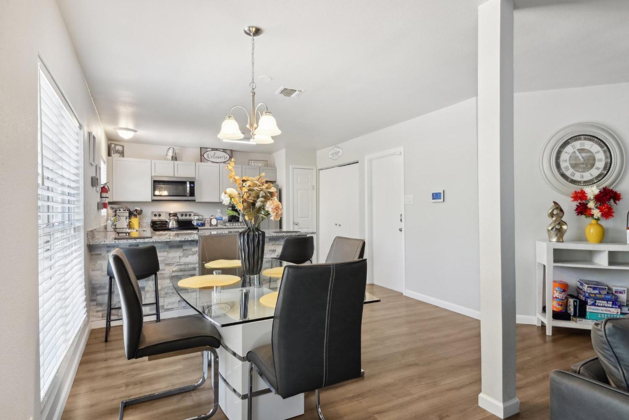Holiday home Modern Rental Near Medical Center, Six Flags, Utsa, La Cantera, Lackland Afb