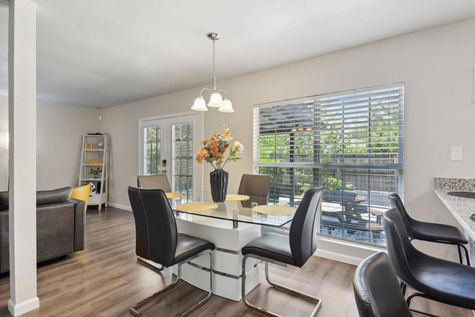 Holiday home Modern Rental Near Medical Center, Six Flags, Utsa, La Cantera, Lackland Afb