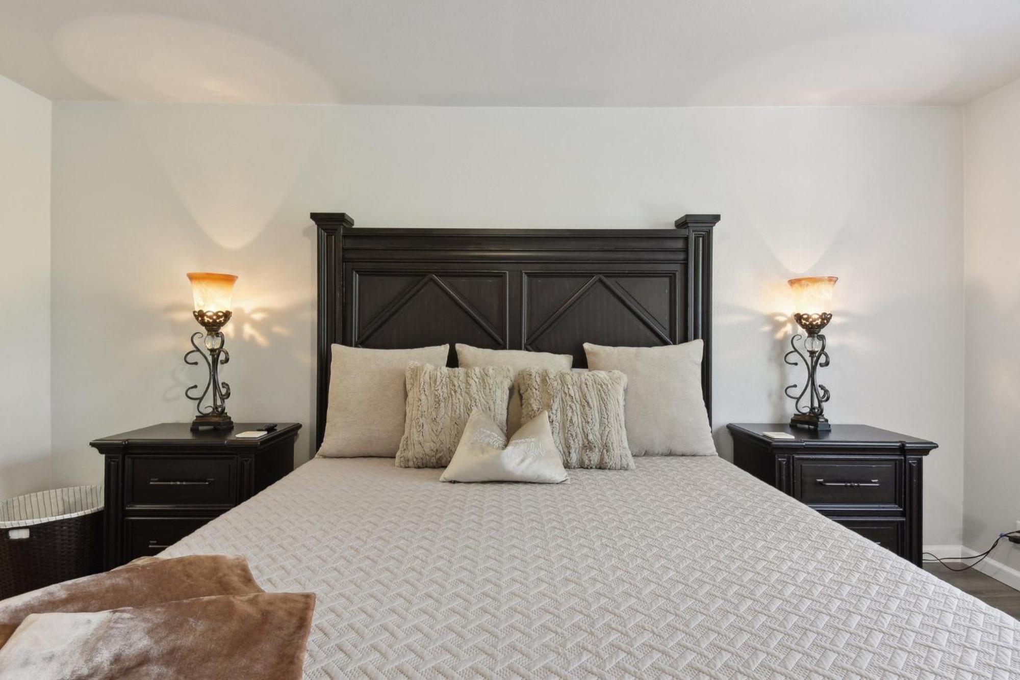 Modern Rental Near Medical Center, Six Flags, Utsa, La Cantera, Lackland Afb *