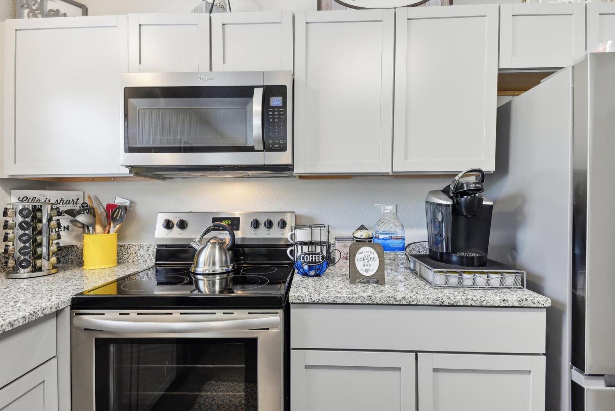 Modern Rental Near Medical Center, Six Flags, Utsa, La Cantera, Lackland Afb