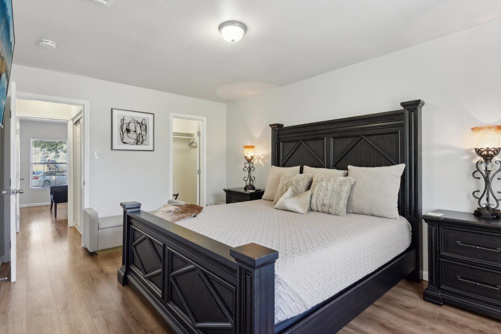 Modern Rental Near Medical Center, Six Flags, Utsa, La Cantera, Lackland Afb Holiday home