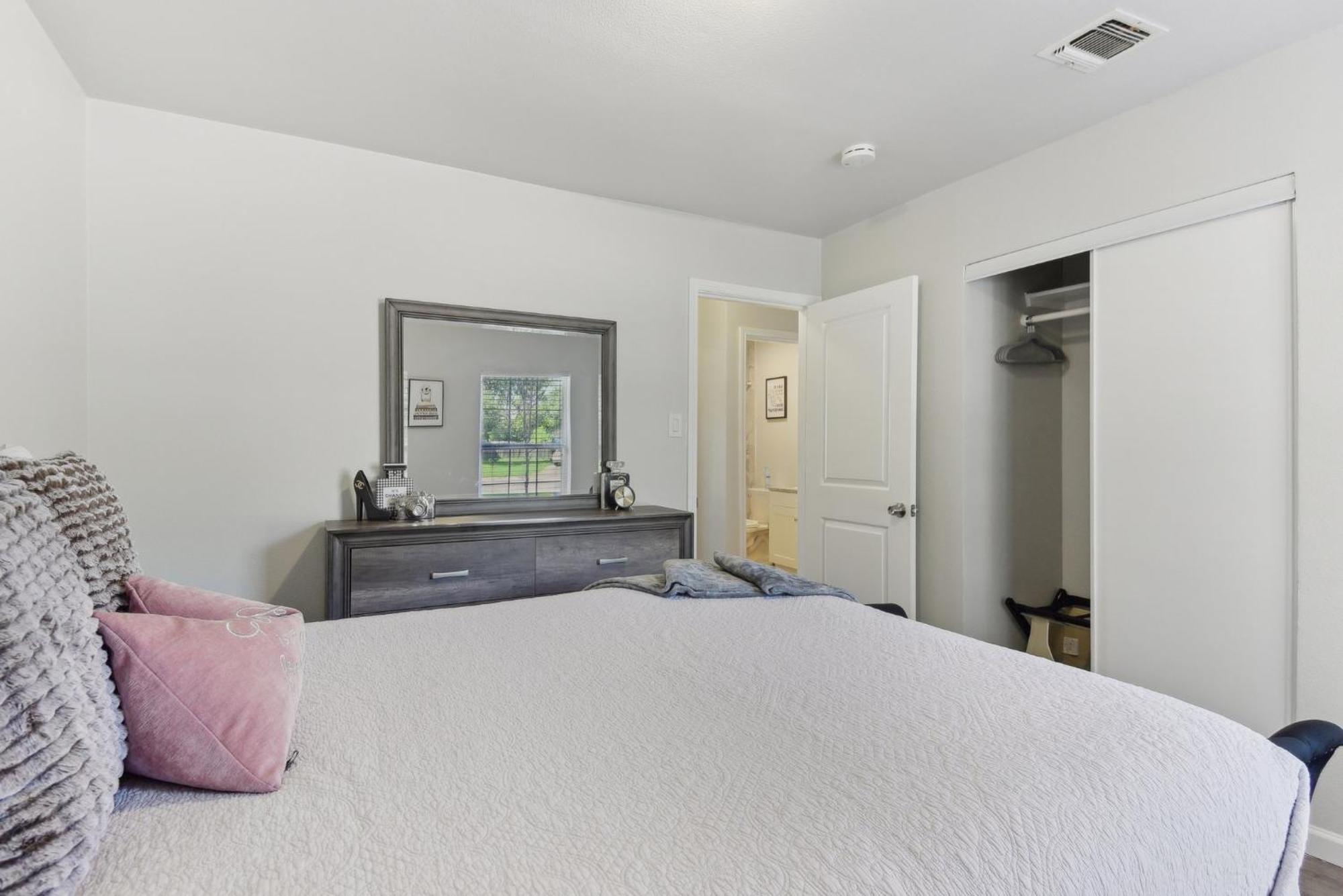 Holiday home Modern Rental Near Medical Center, Six Flags, Utsa, La Cantera, Lackland Afb