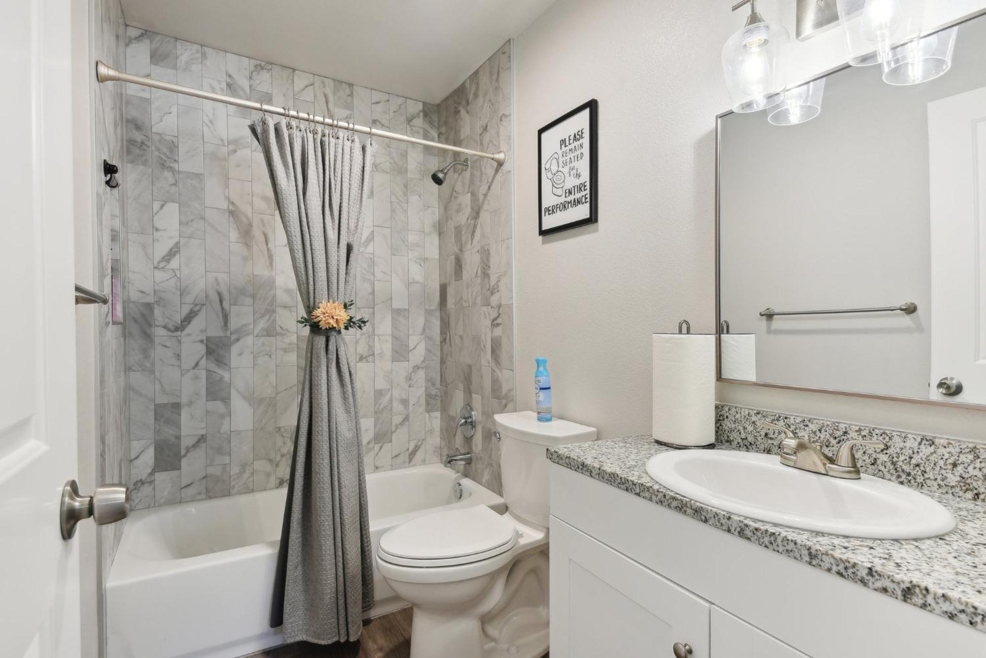 Modern Rental Near Medical Center, Six Flags, Utsa, La Cantera, Lackland Afb Holiday home *