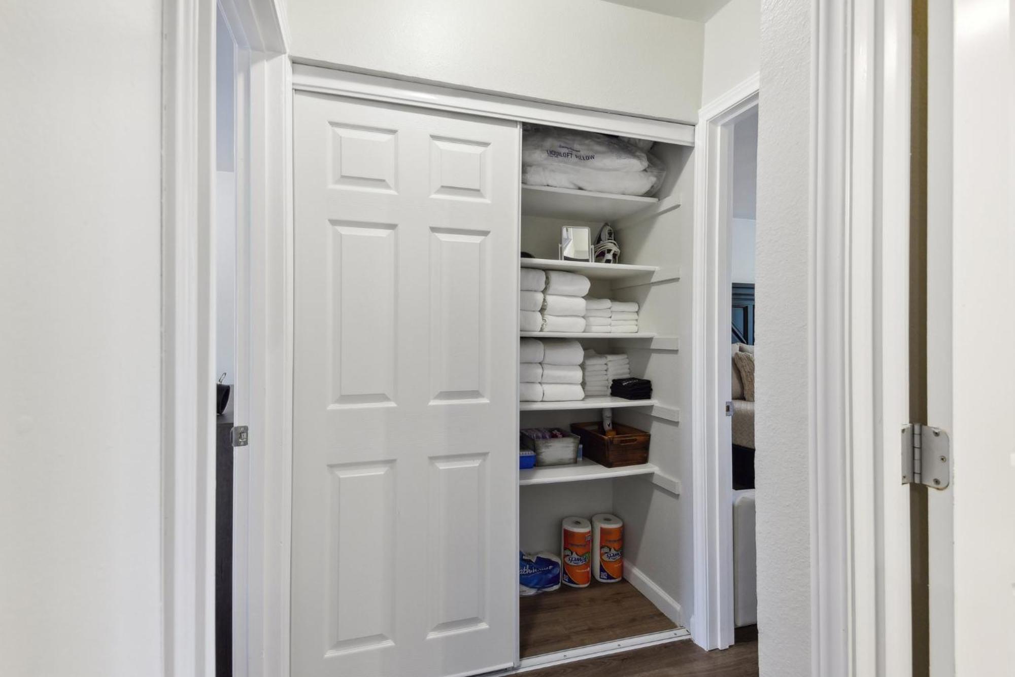 Modern Rental Near Medical Center, Six Flags, Utsa, La Cantera, Lackland Afb