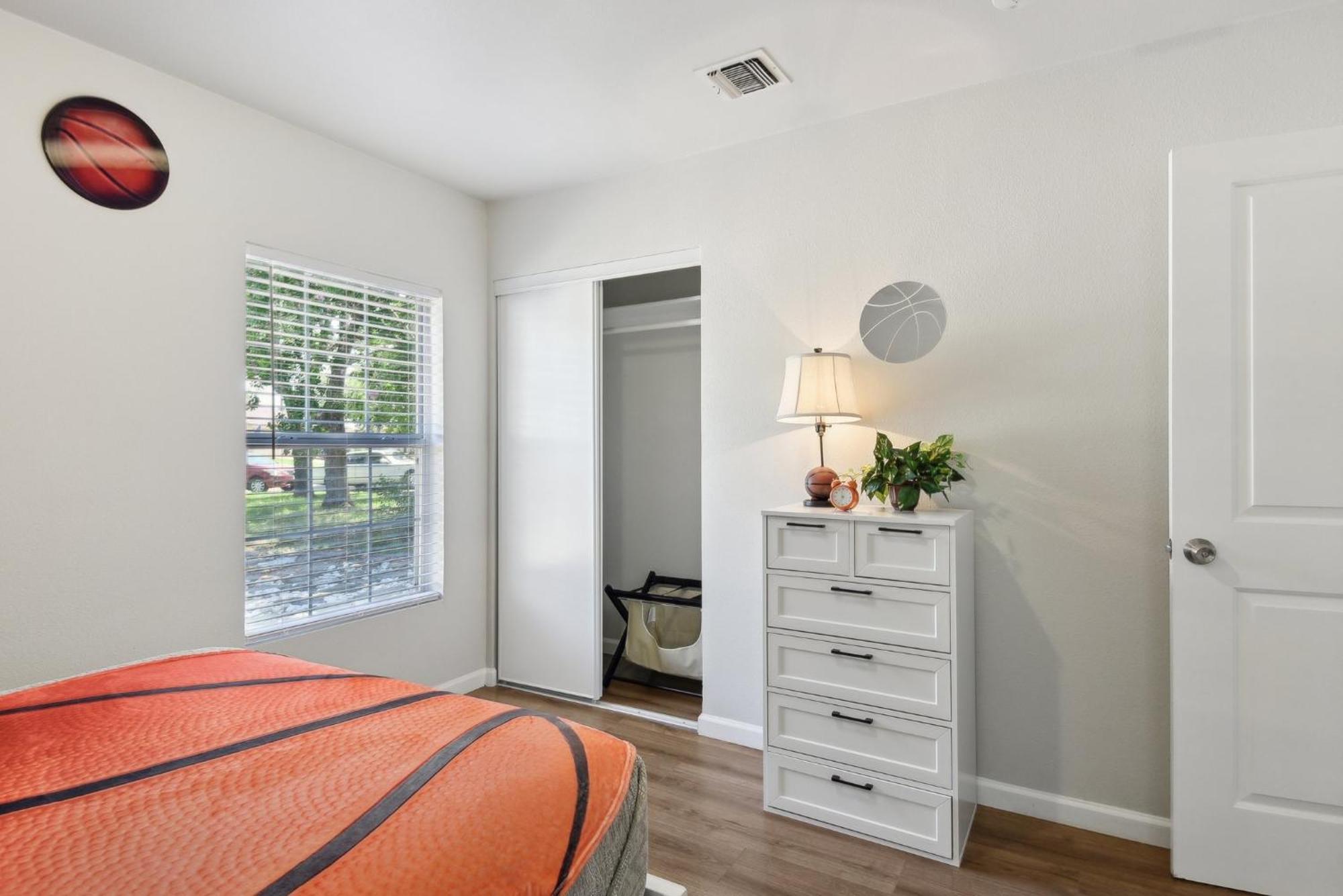 Modern Rental Near Medical Center, Six Flags, Utsa, La Cantera, Lackland Afb Holiday home San Antonio