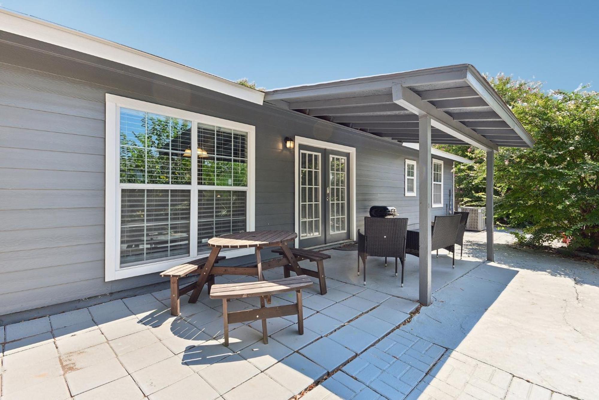 Holiday home Modern Rental Near Medical Center, Six Flags, Utsa, La Cantera, Lackland Afb *