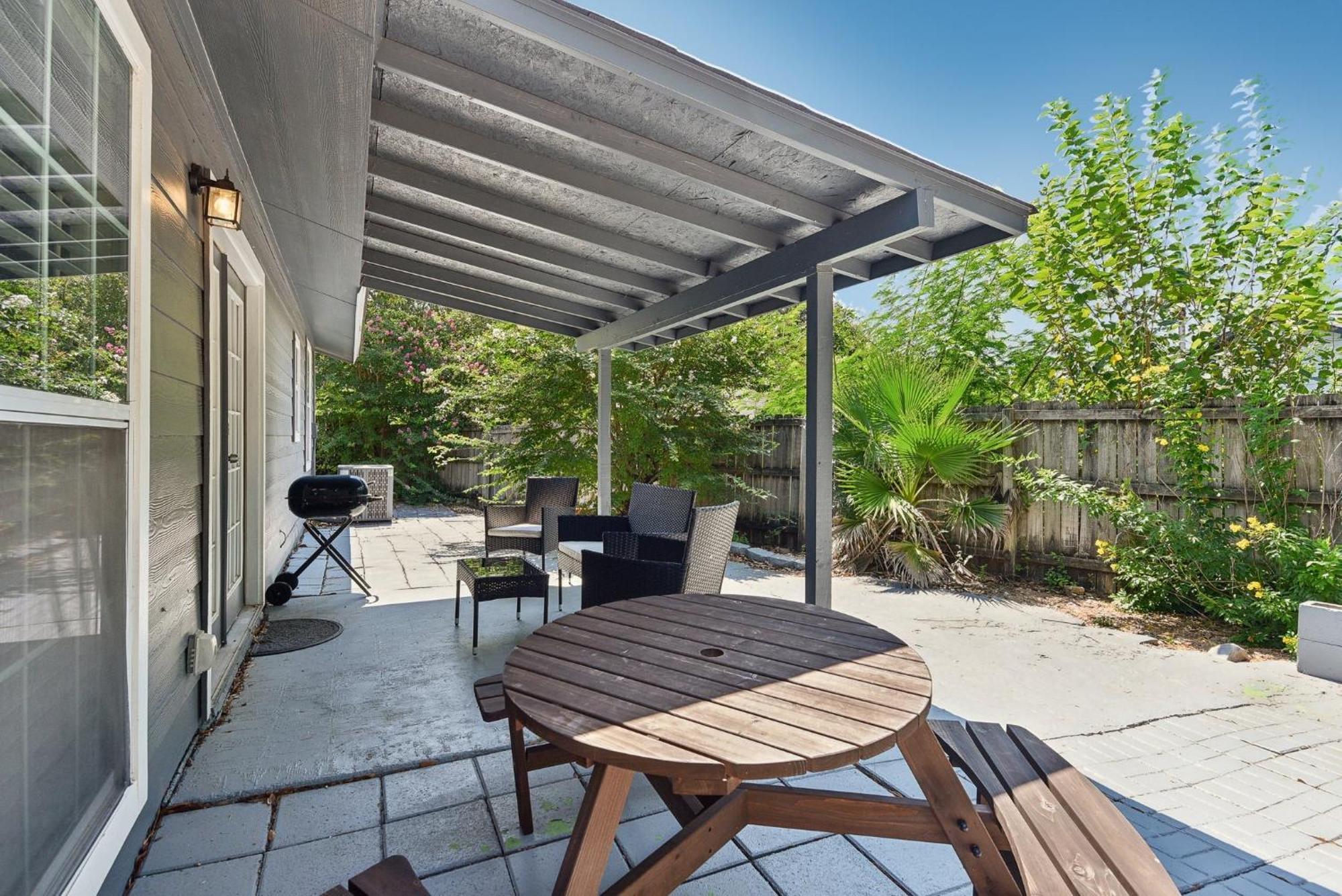 Modern Rental Near Medical Center, Six Flags, Utsa, La Cantera, Lackland Afb